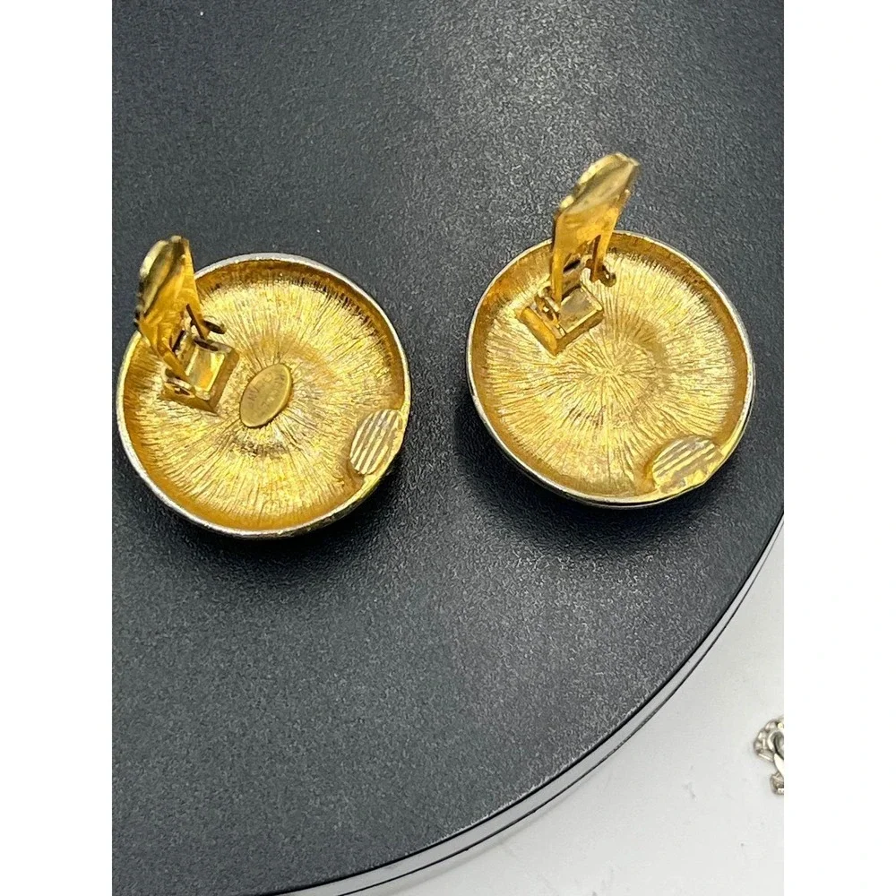 Kenneth Lane KJL Vinatge Pearl Rhinestone Black Enamel Gold Tone Clip on Earring - Picture 10 of 11